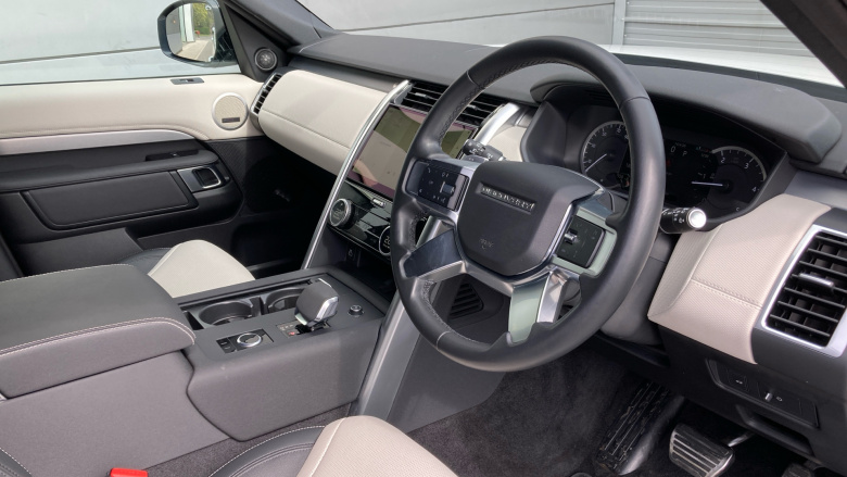 Land Rover Discovery 3.0 D300 R-Dynamic SE 5dr Auto Diesel Station Wagon